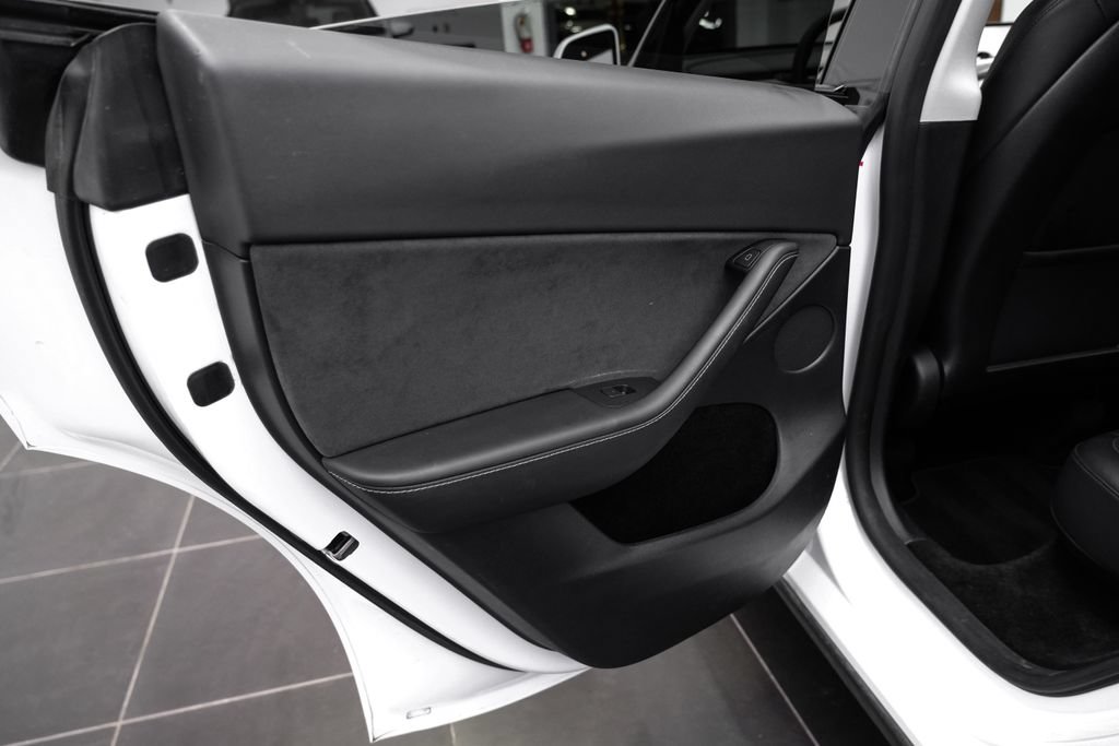 Used 2023 Tesla Model Y Long Range AWD/4WD image 40