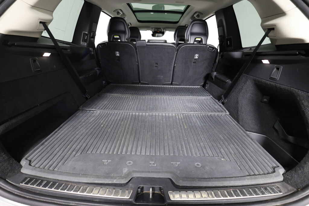 Used 2016 Volvo XC90 T6 Momentum w/ Momentum Plus Package AWD/4WD image 16
