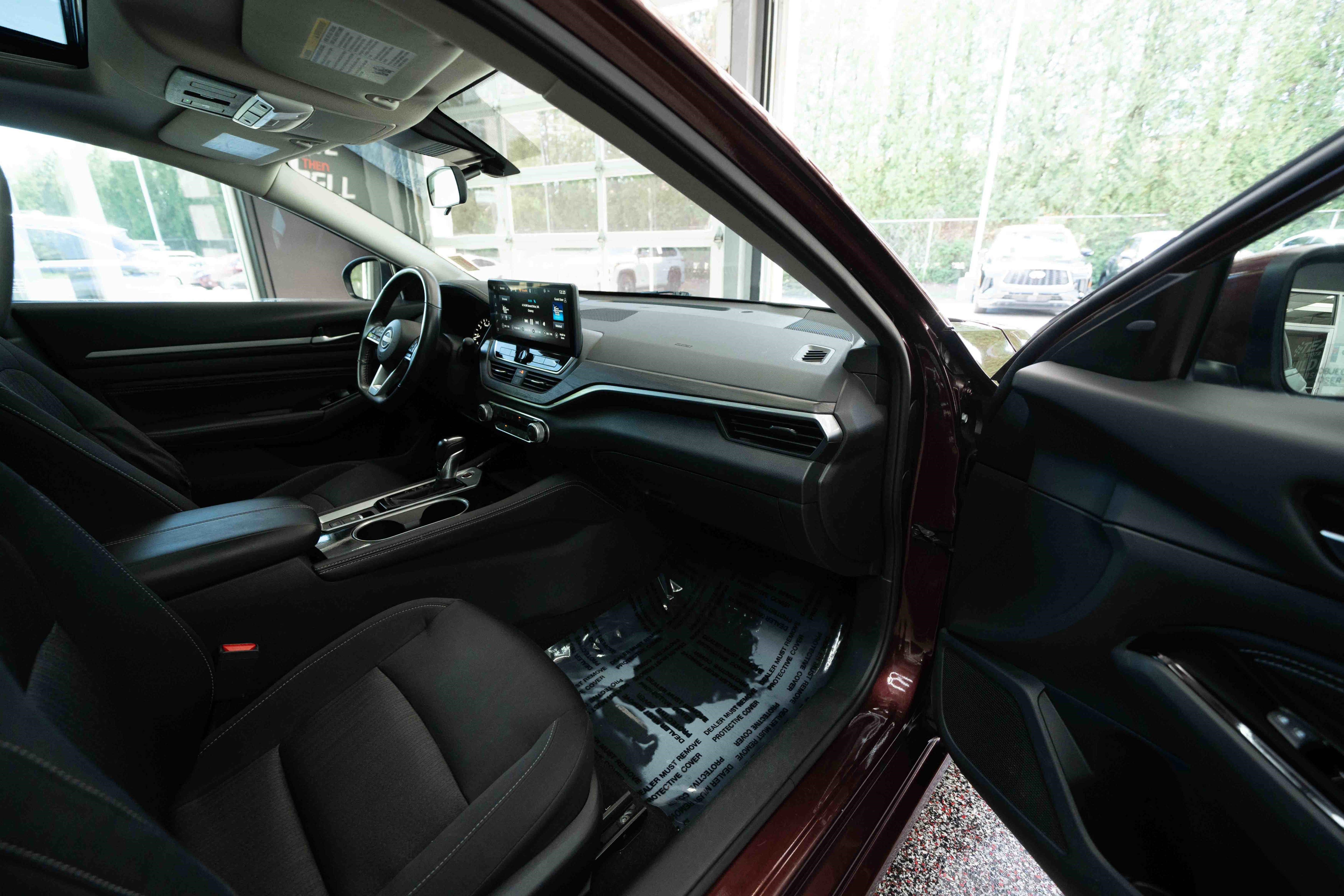 Used 2023 Nissan Altima 2.5 SV w/ SV Premium Package image 25