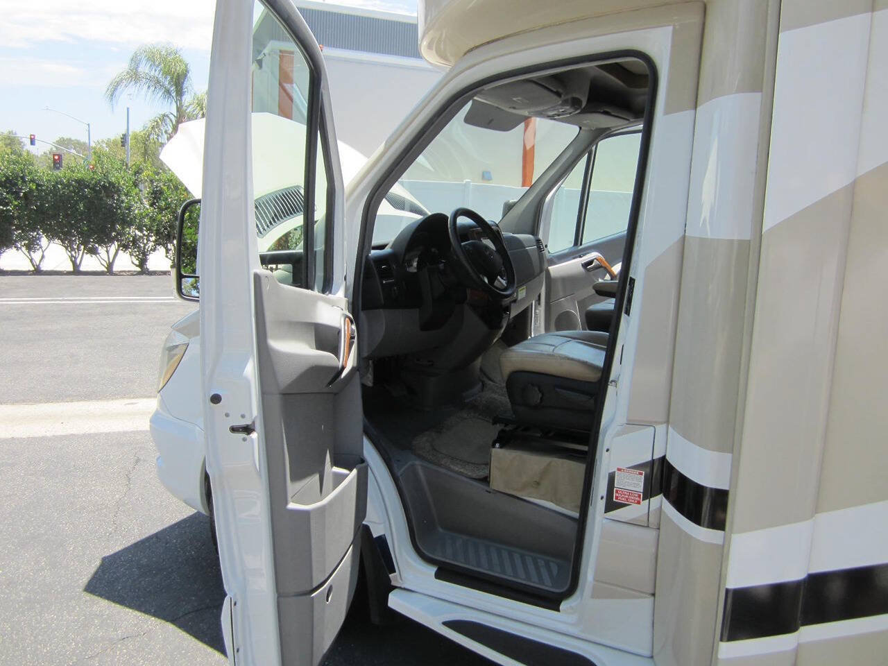 Used 2017 Mercedes-Benz Sprinter 3500 image 27