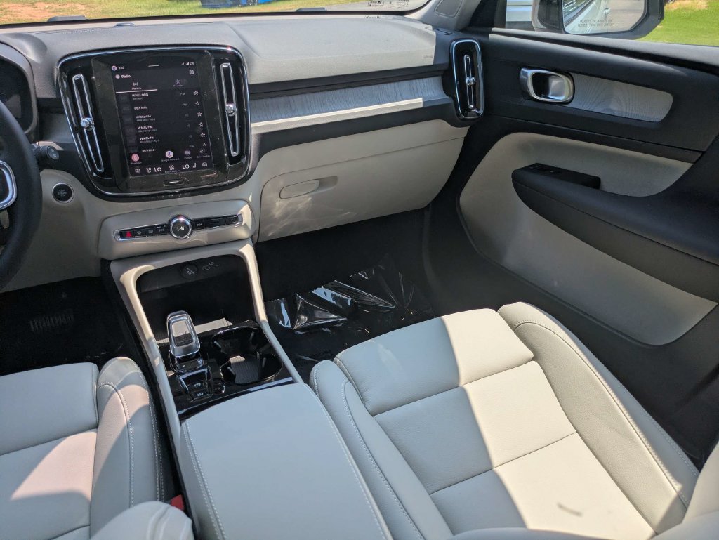 New 2026 Volvo XC40 B5 Plus w/ Protection Package Premier AWD/4WD image 19
