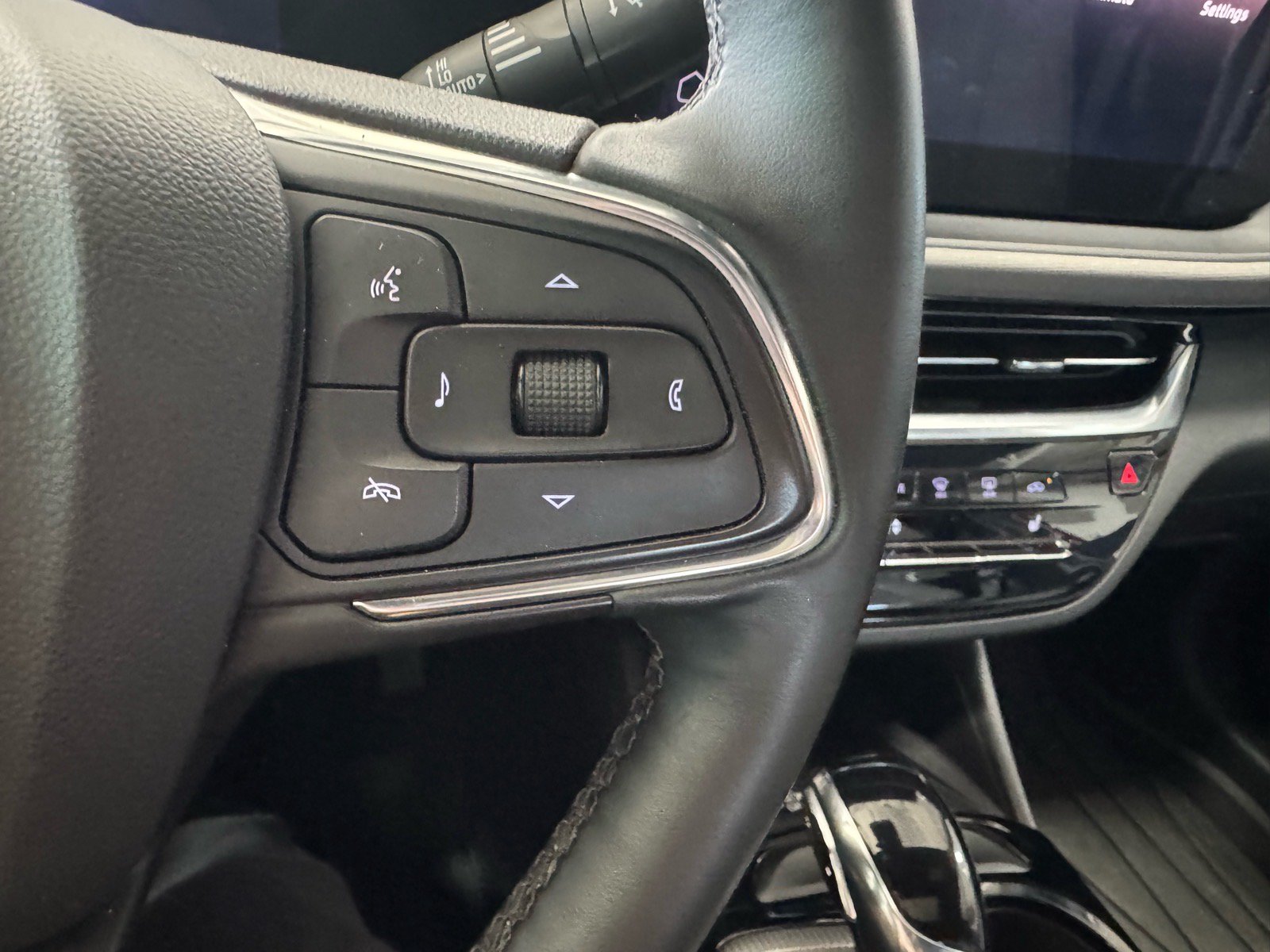 Certified 2024 Buick Envista Sport Touring FWD image 29