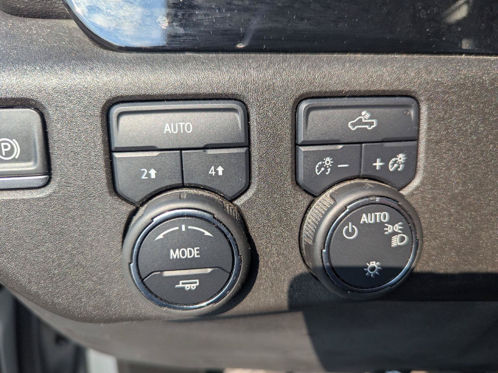Used 2025 Chevrolet Silverado 1500 LT AWD/4WD image 22