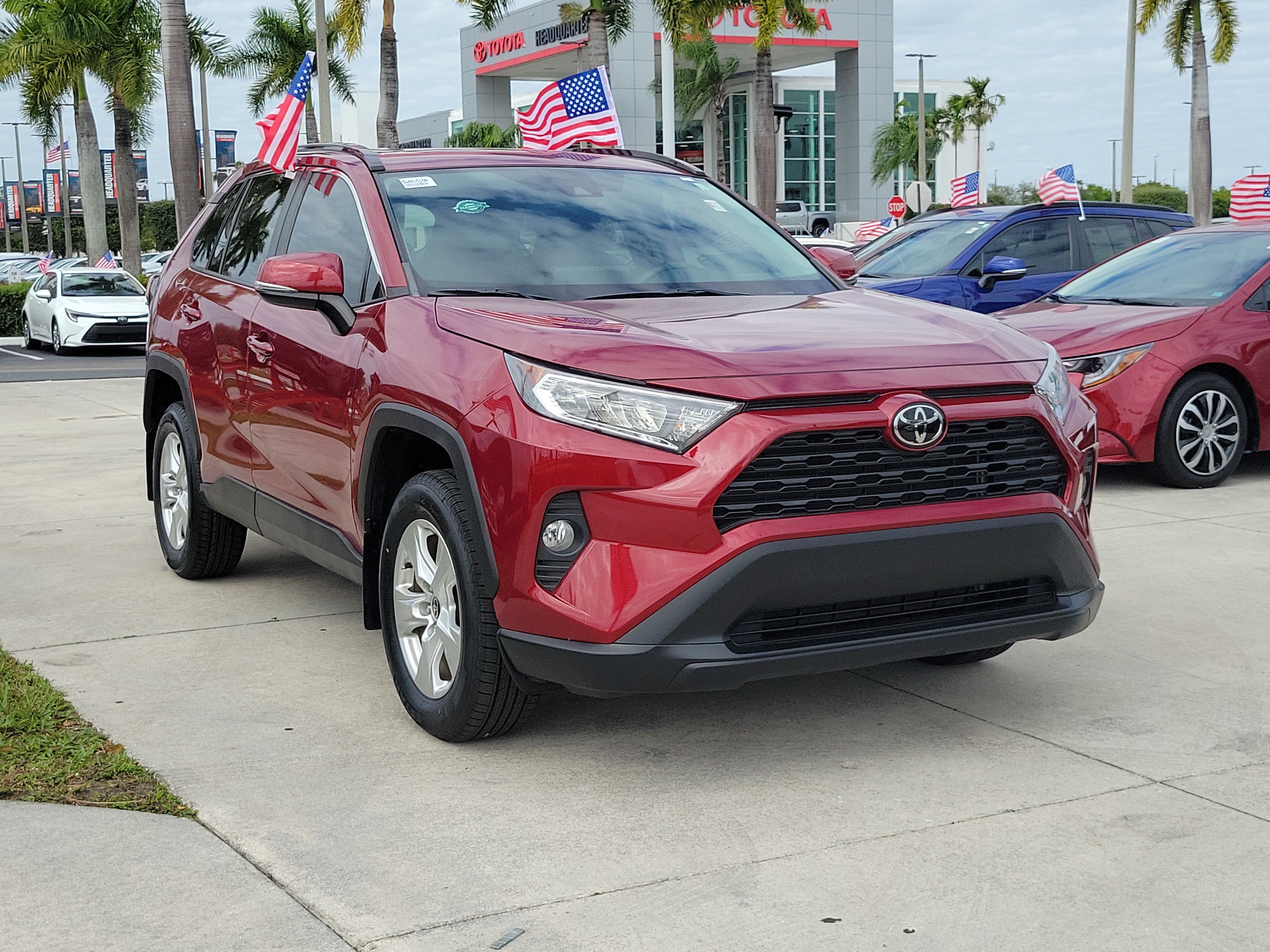 Used 2021 Toyota RAV4 XLE image 2