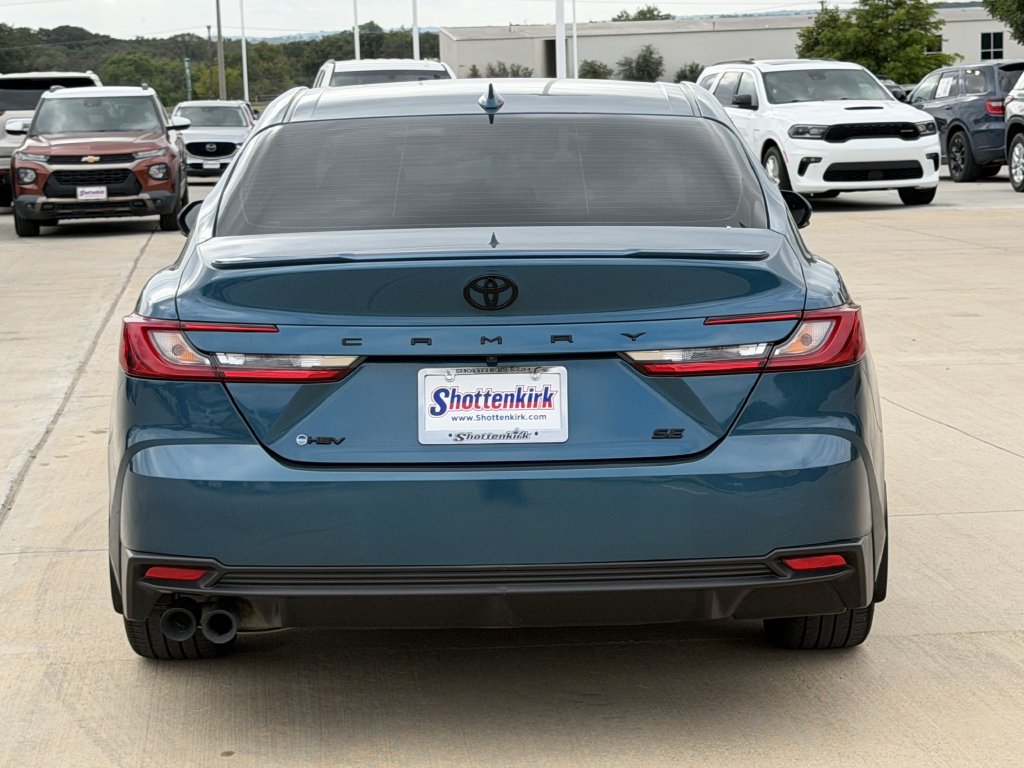 Used 2025 Toyota Camry SE w/ Convenience Package FWD image 5