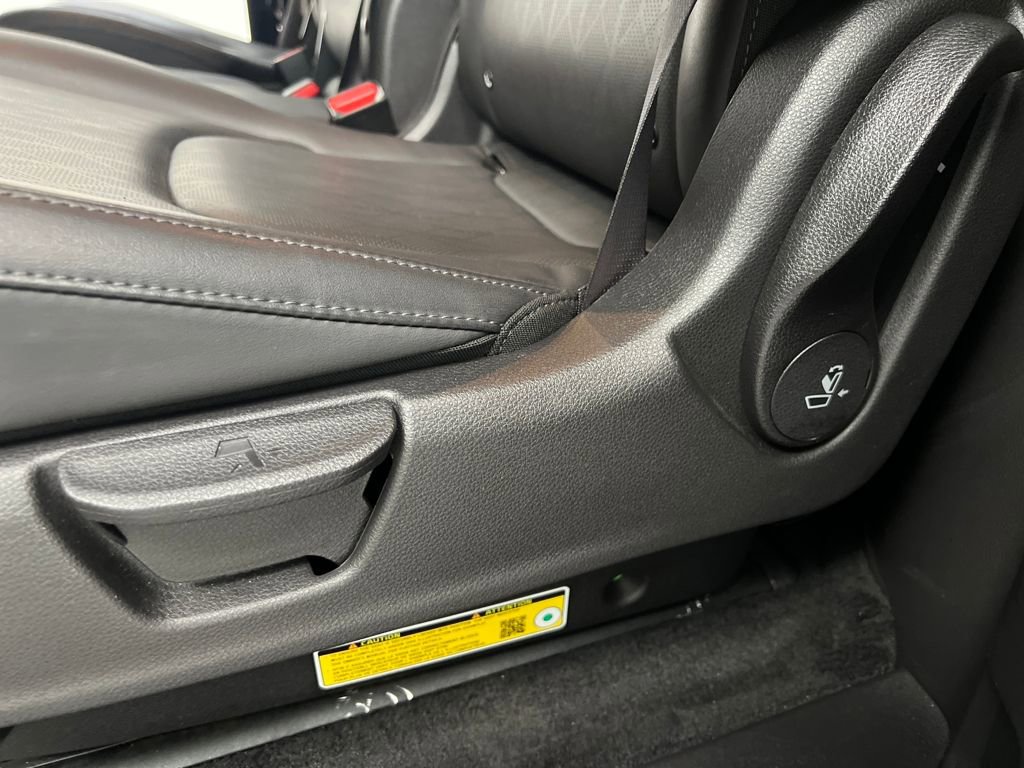 Used 2025 Kia Carnival image 14