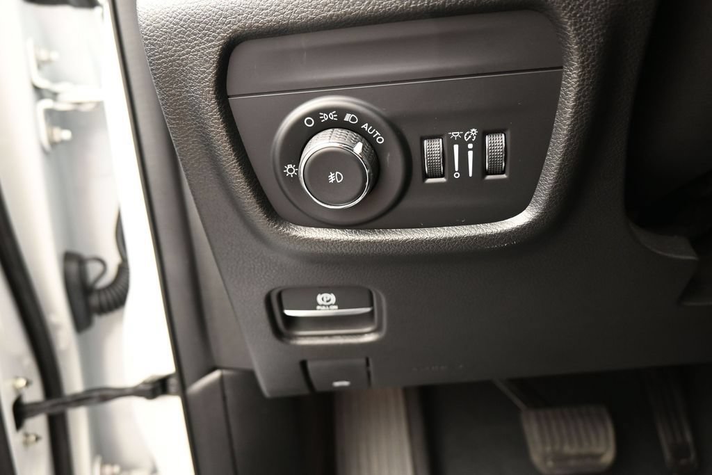 Used 2023 Jeep Grand Cherokee L Limited AWD/4WD image 35