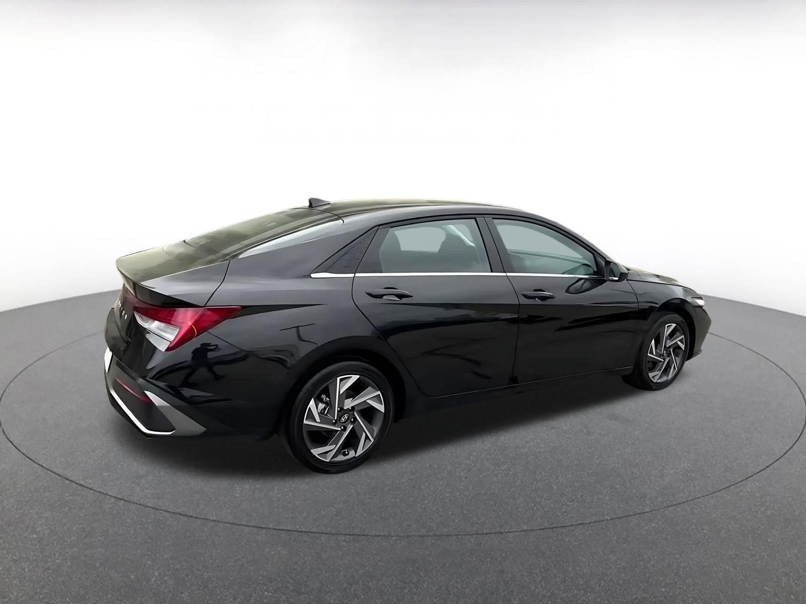 Used 2025 Hyundai Elantra SEL image 21