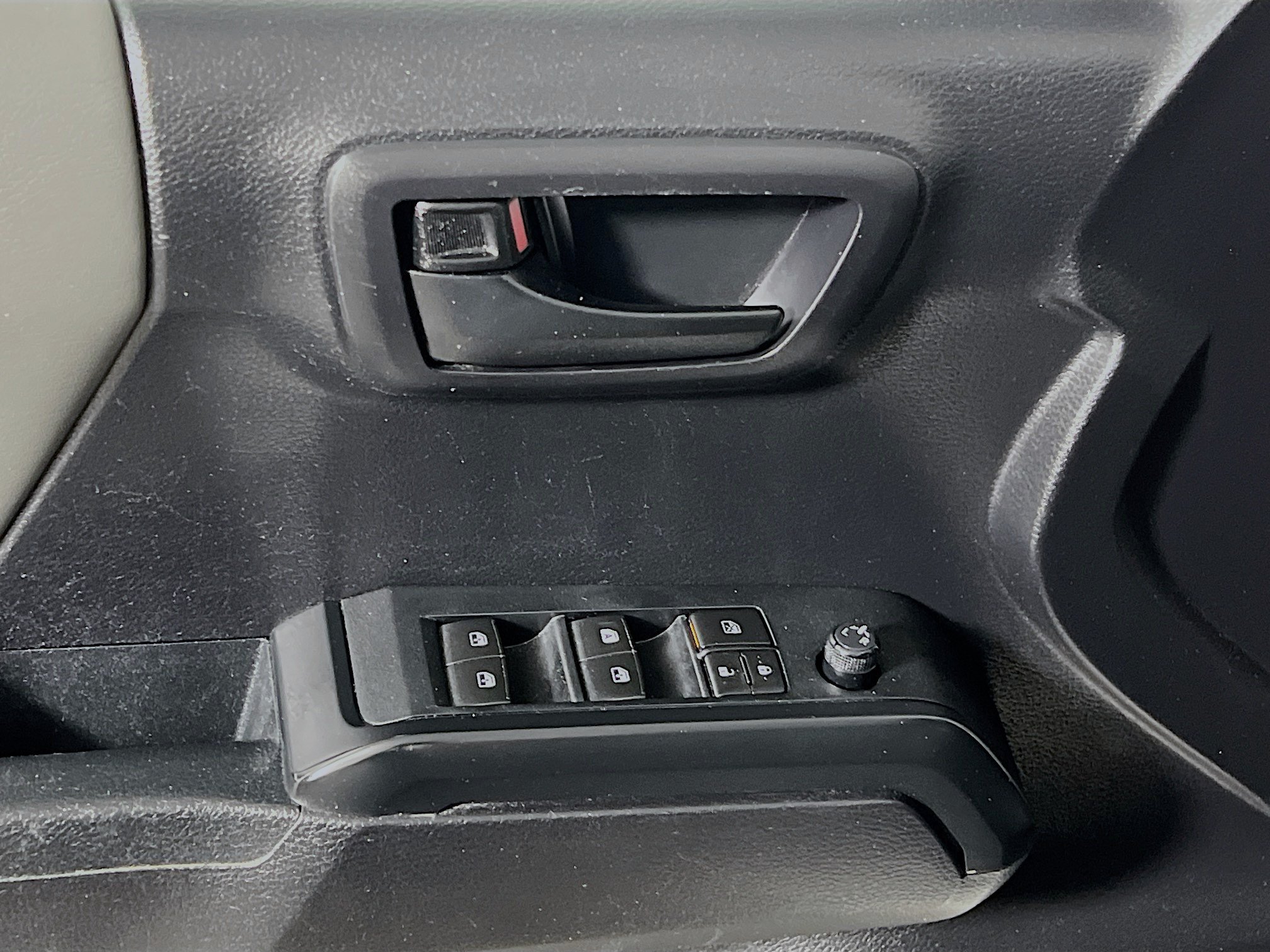 Used 2019 Toyota Tacoma SR w/ SR Convenience Package RWD image 16