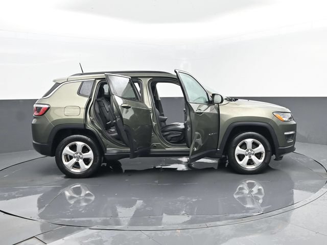 Used 2018 Jeep Compass Latitude AWD/4WD image 26