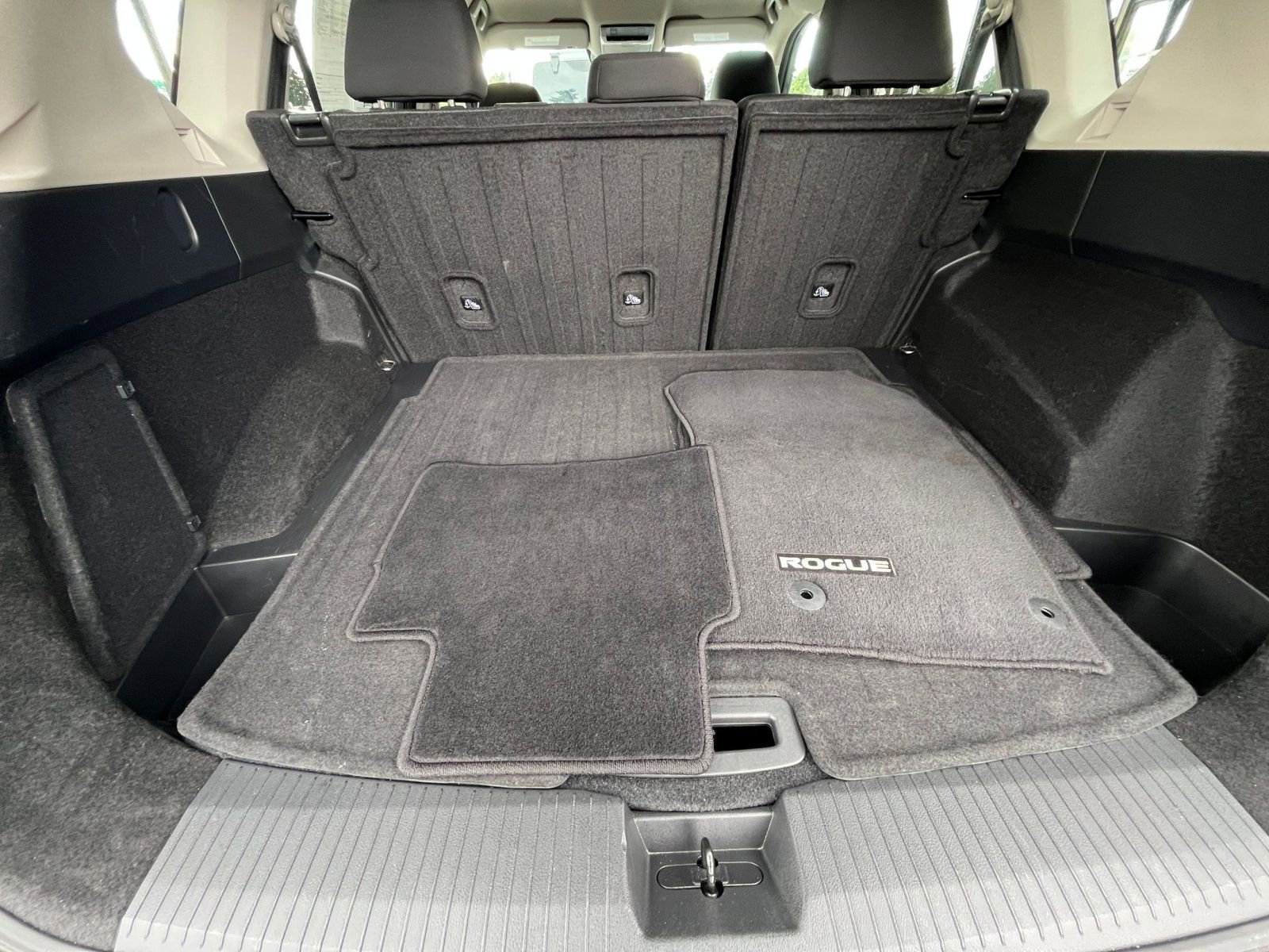 Used 2025 Nissan Rogue SV FWD image 33