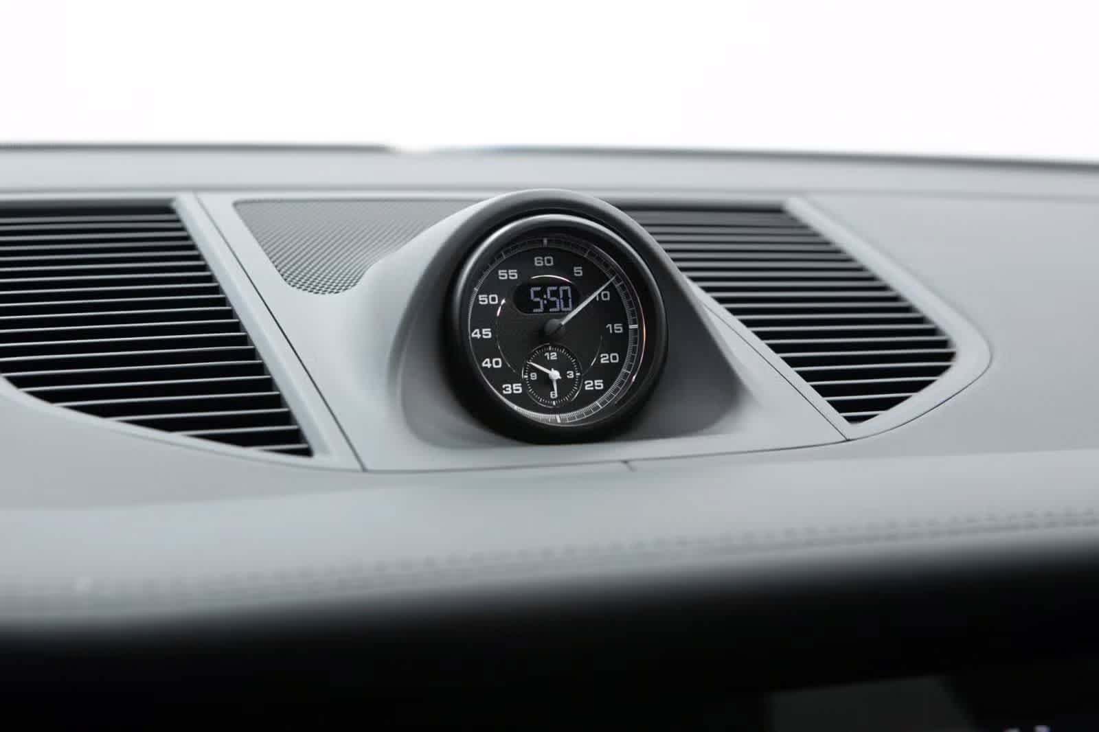 Certified 2026 Porsche Macan Turbo AWD/4WD image 30
