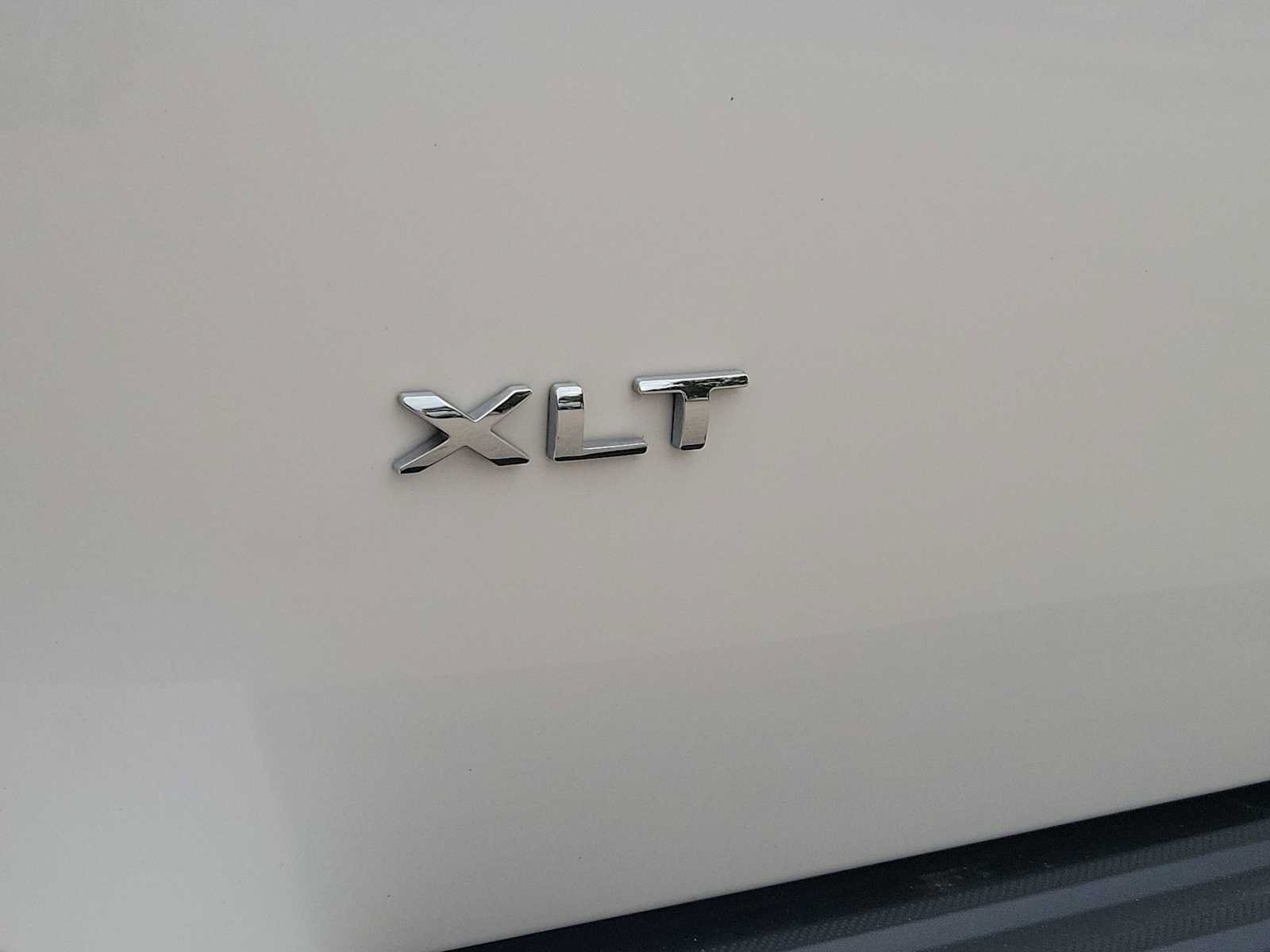 Used 2017 Ford Expedition EL XLT w/ Equipment Group 202A RWD image 11
