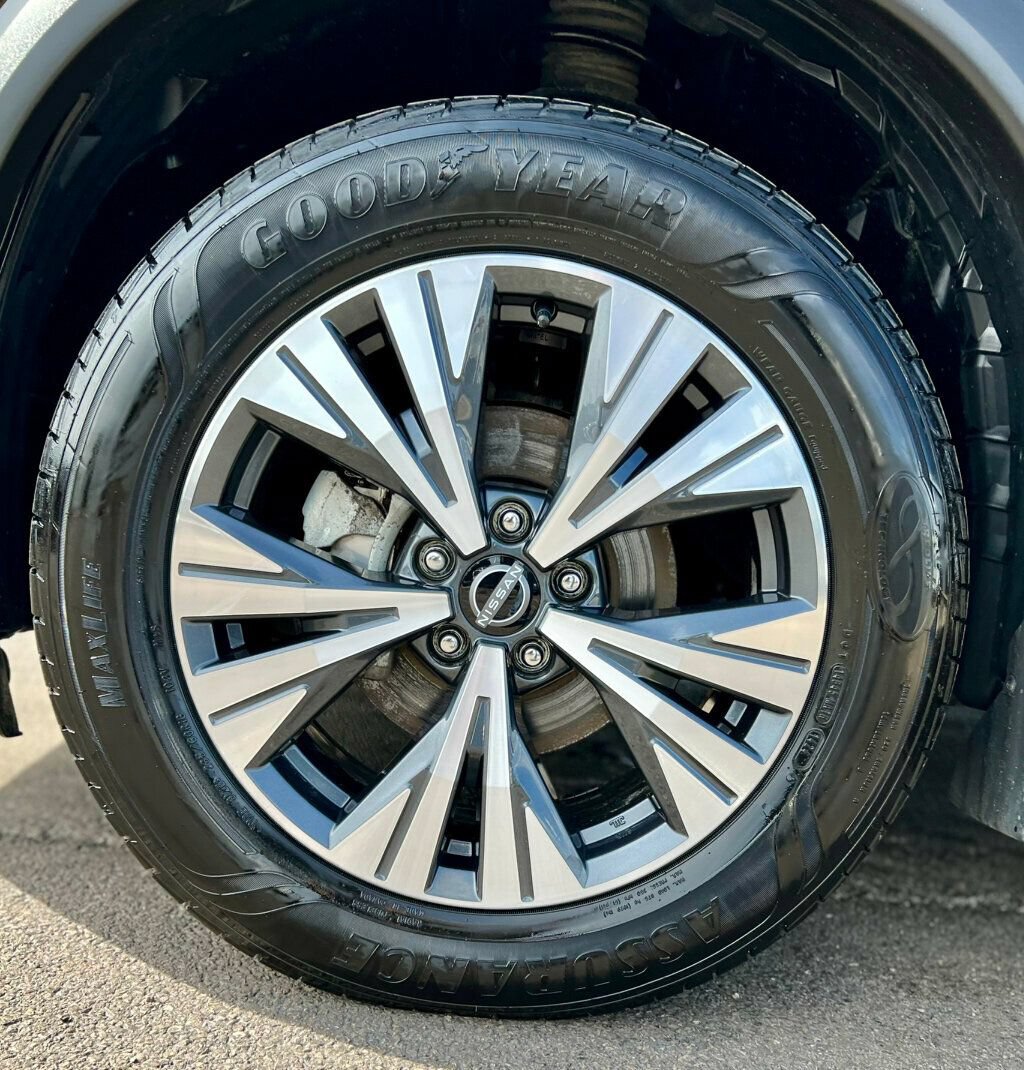 Used 2023 Nissan Rogue SV AWD/4WD image 30