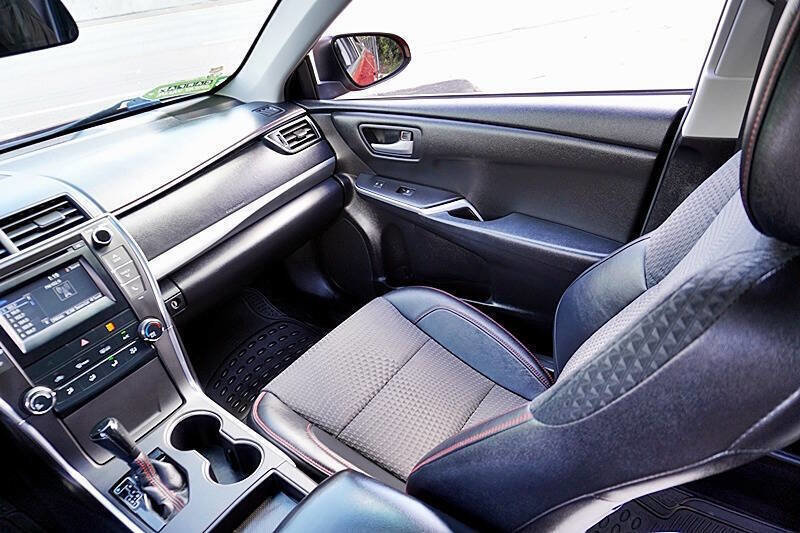 Used 2015 Toyota Camry SE image 21