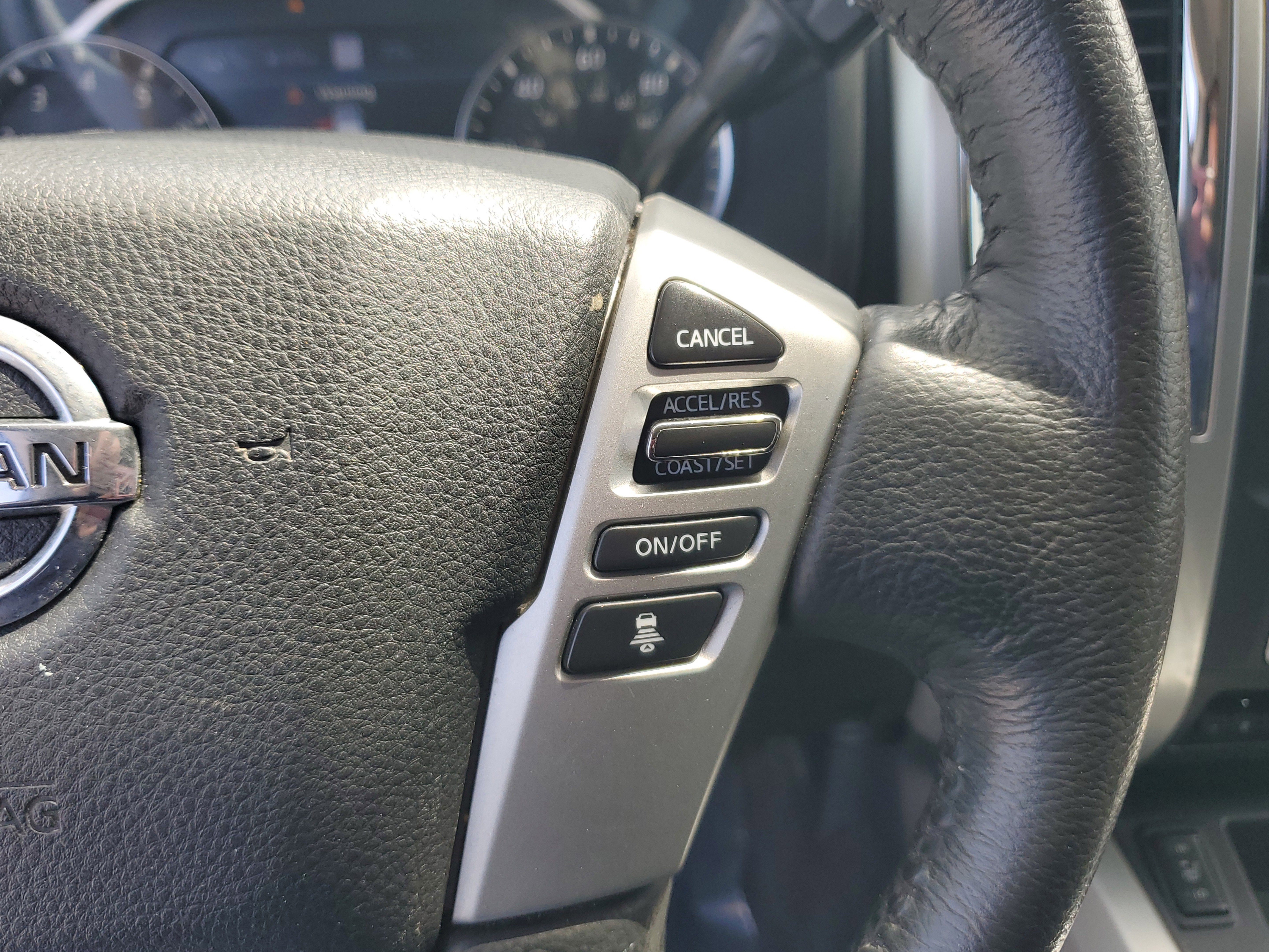 Used 2021 Nissan Titan SV w/ SV Convenience Package image 22