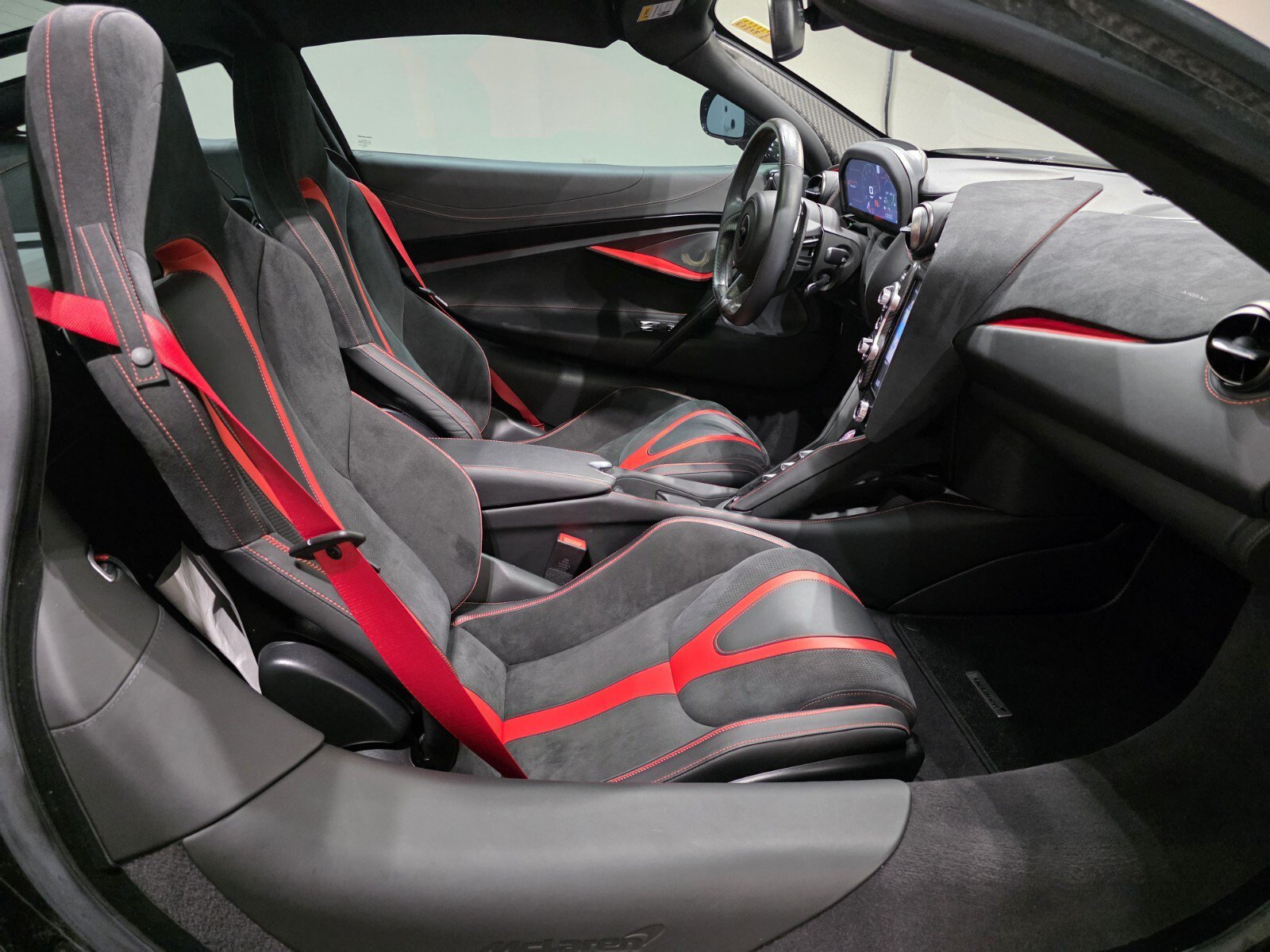 Used 2022 McLaren 720S Performance RWD image 17
