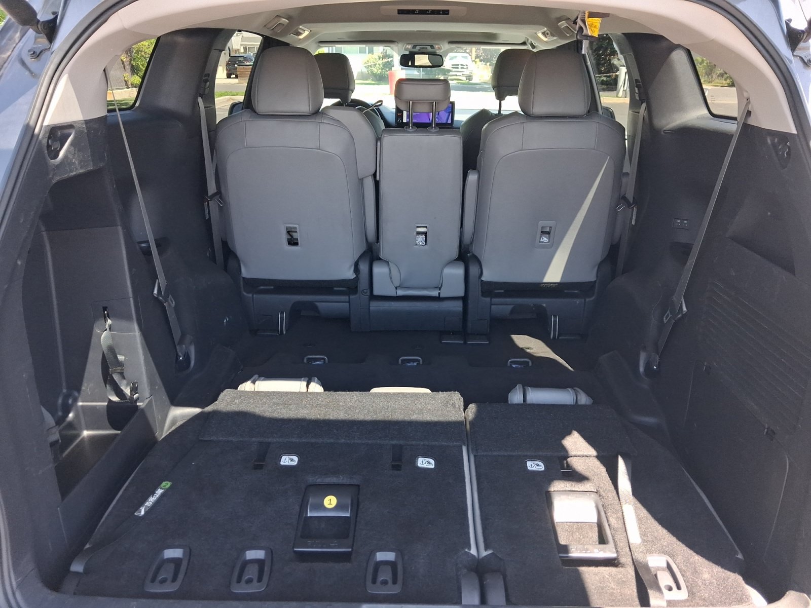 Certified 2025 Toyota Sienna XLE FWD image 16