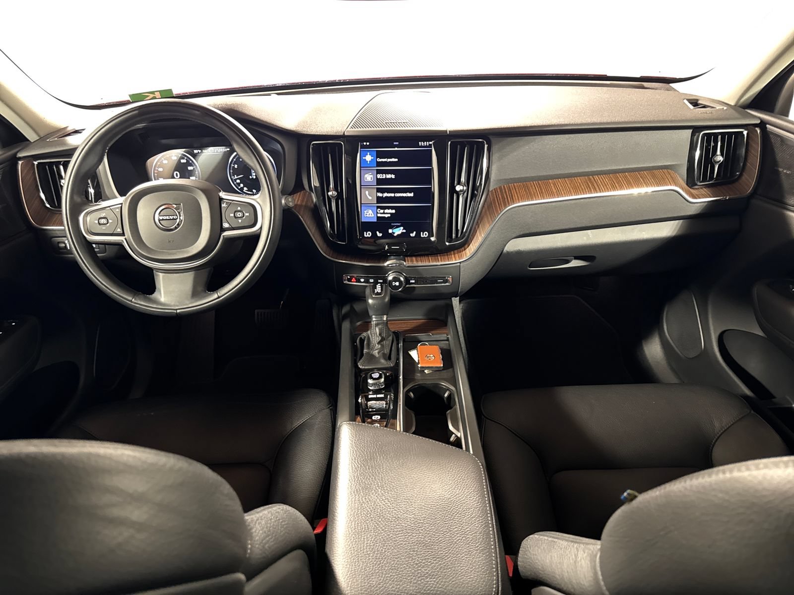Used 2021 Volvo XC60 T5 Momentum w/ Advanced Package AWD/4WD image 4
