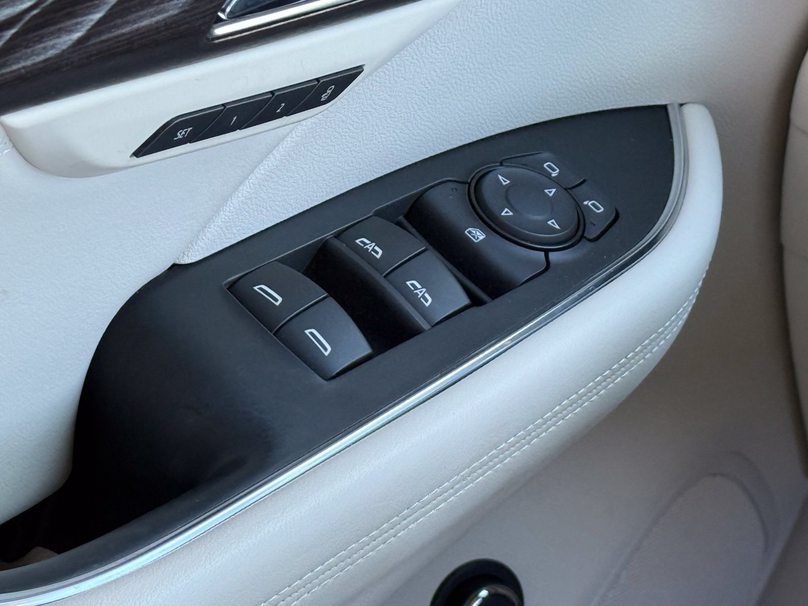 Used 2023 Buick Envision Avenir AWD/4WD image 44