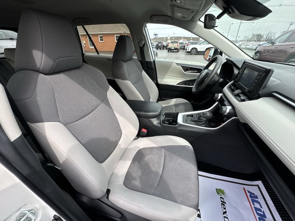 Used 2022 Toyota RAV4 XLE AWD/4WD image 26