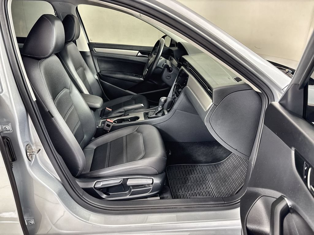 Used 2020 Volkswagen Passat 2.0T SE w/ Sunroof Package FWD image 25