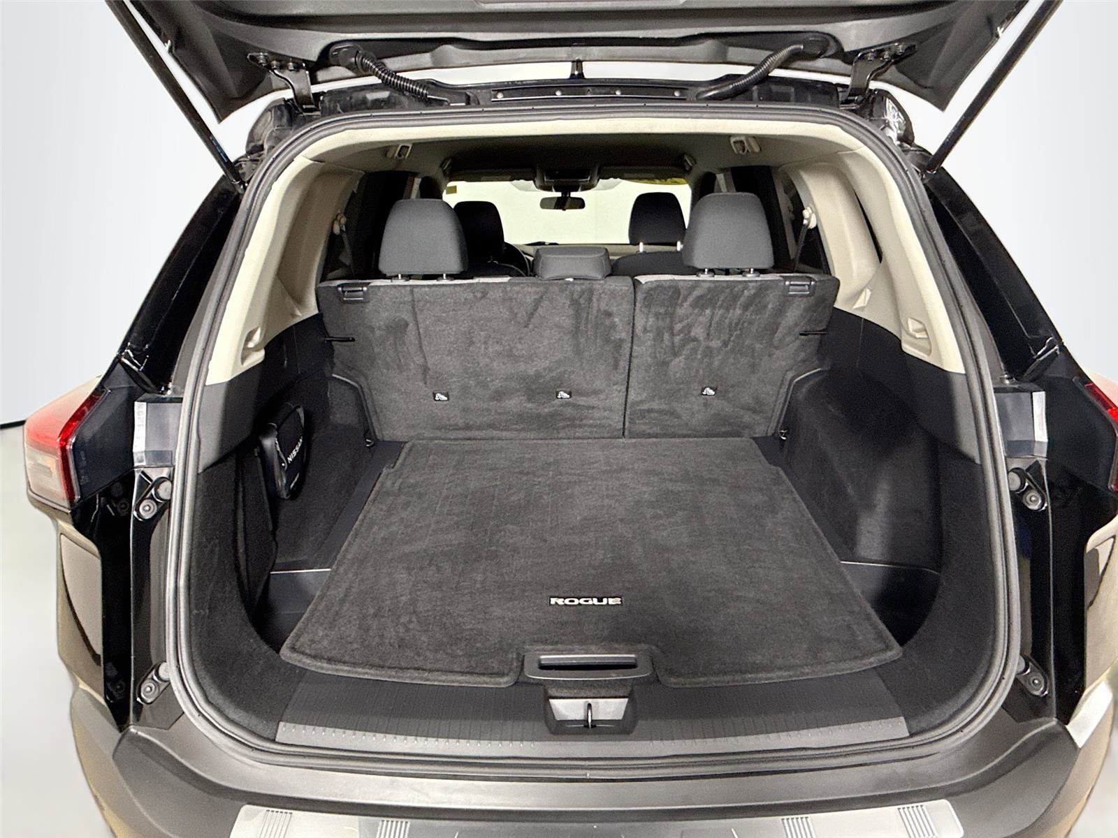 Used 2021 Nissan Rogue SV image 25