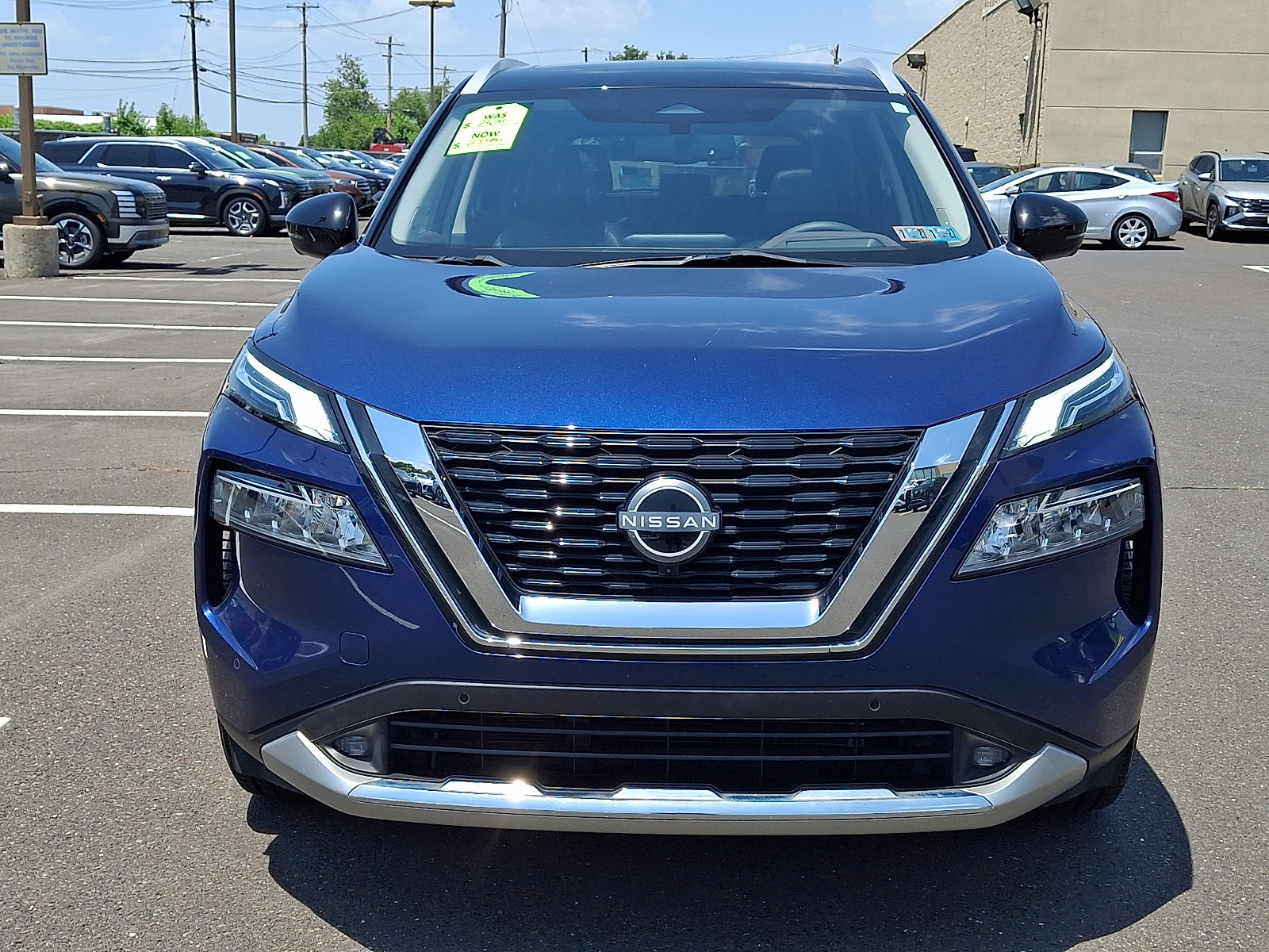 Used 2022 Nissan Rogue Platinum w/ Head-Up Display Package AWD/4WD image 2