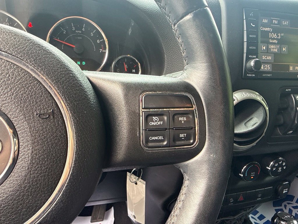 Used 2016 Jeep Wrangler Unlimited Sahara w/ Connectivity Group AWD/4WD image 15
