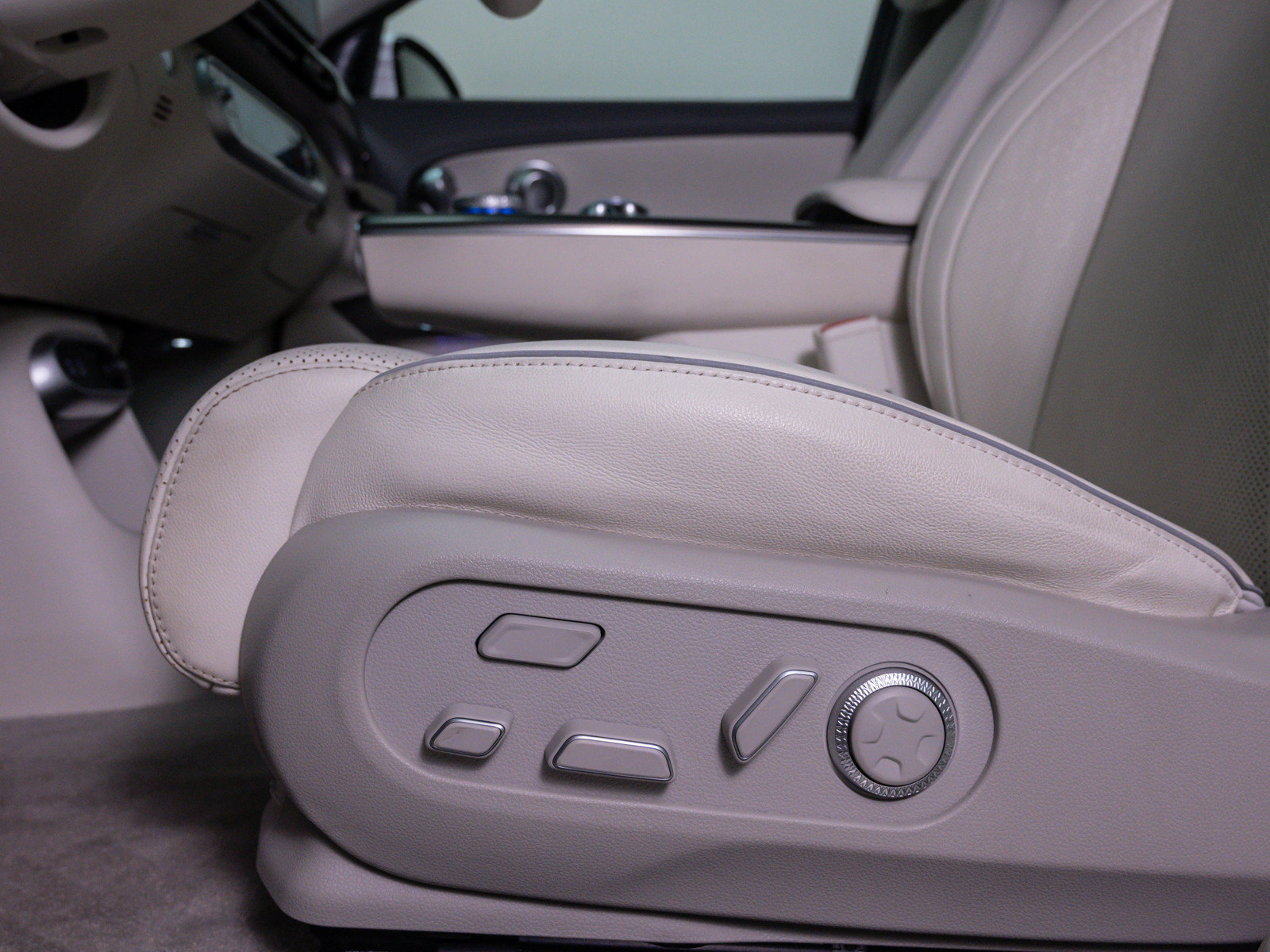 Used 2023 Genesis GV60 Advanced AWD/4WD image 19