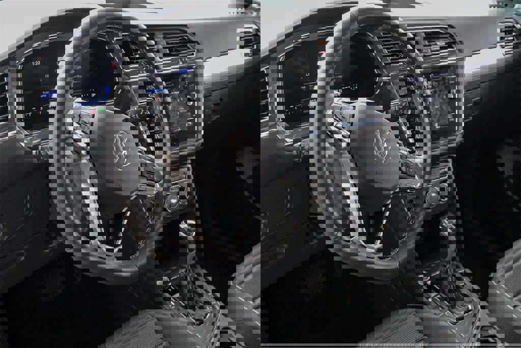 New 2024 Volkswagen Tiguan S image 9