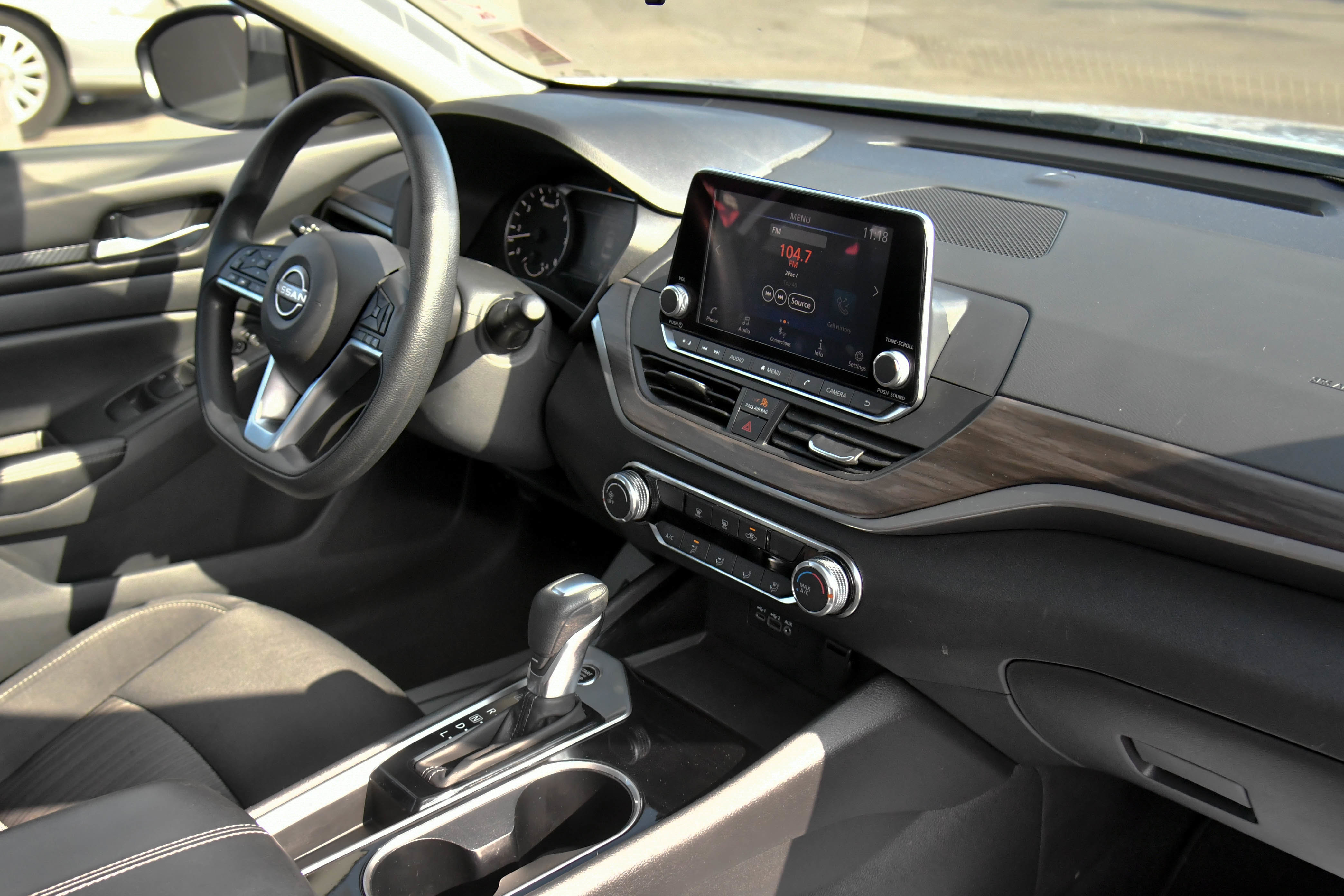 Used 2024 Nissan Altima 2.5 SV image 39