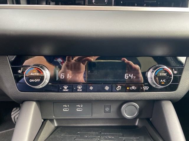 New 2025 Mitsubishi Outlander SE image 29