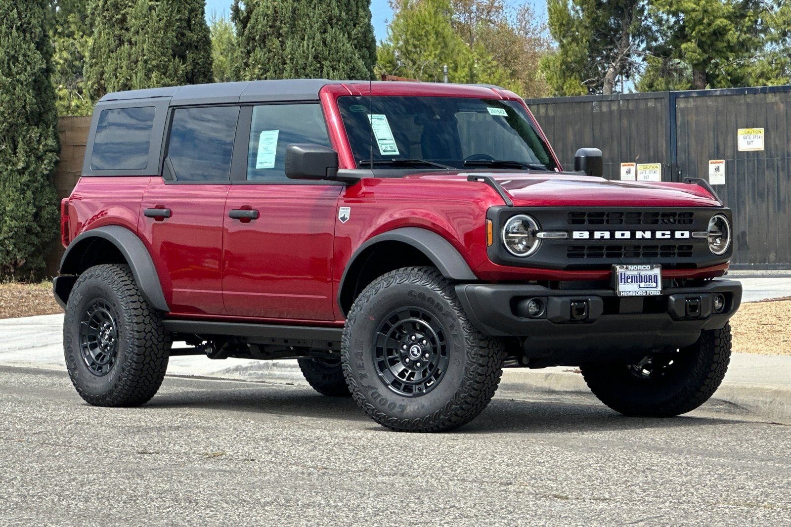 New 2026 Ford Bronco Big Bend w/ Black Diamond Package AWD/4WD image 2