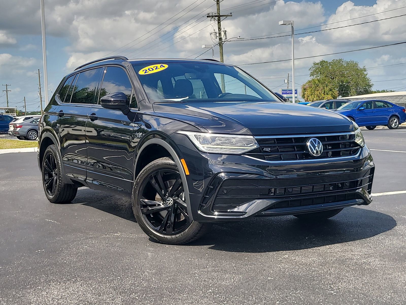 Used 2024 Volkswagen Tiguan SE R-Line image 33