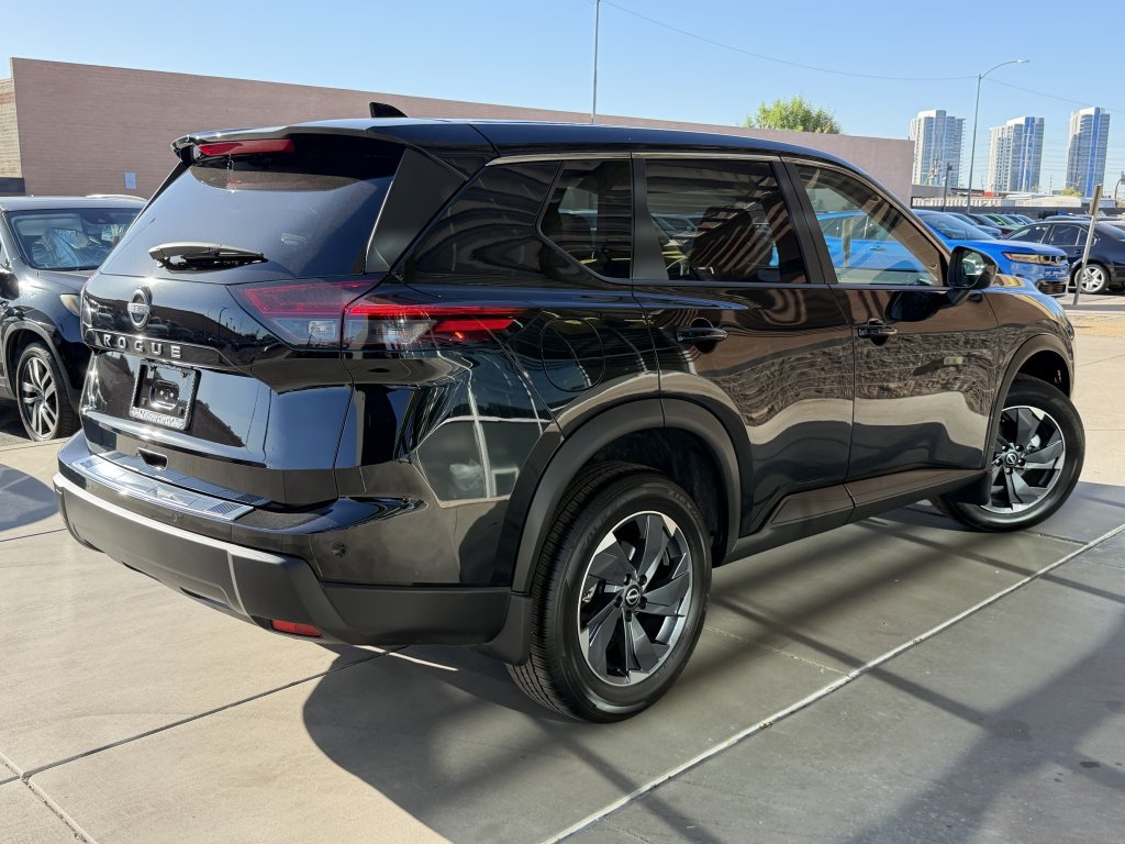 Used 2025 Nissan Rogue SV FWD image 4