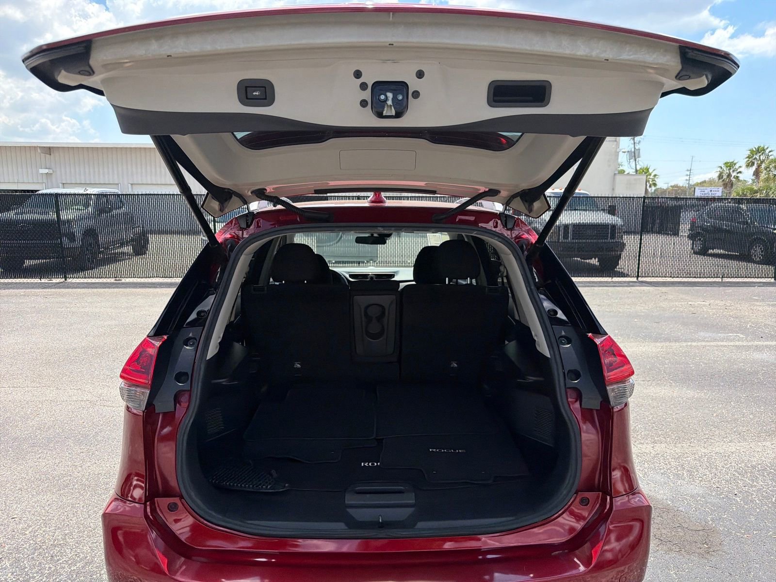 Used 2020 Nissan Rogue SV image 25