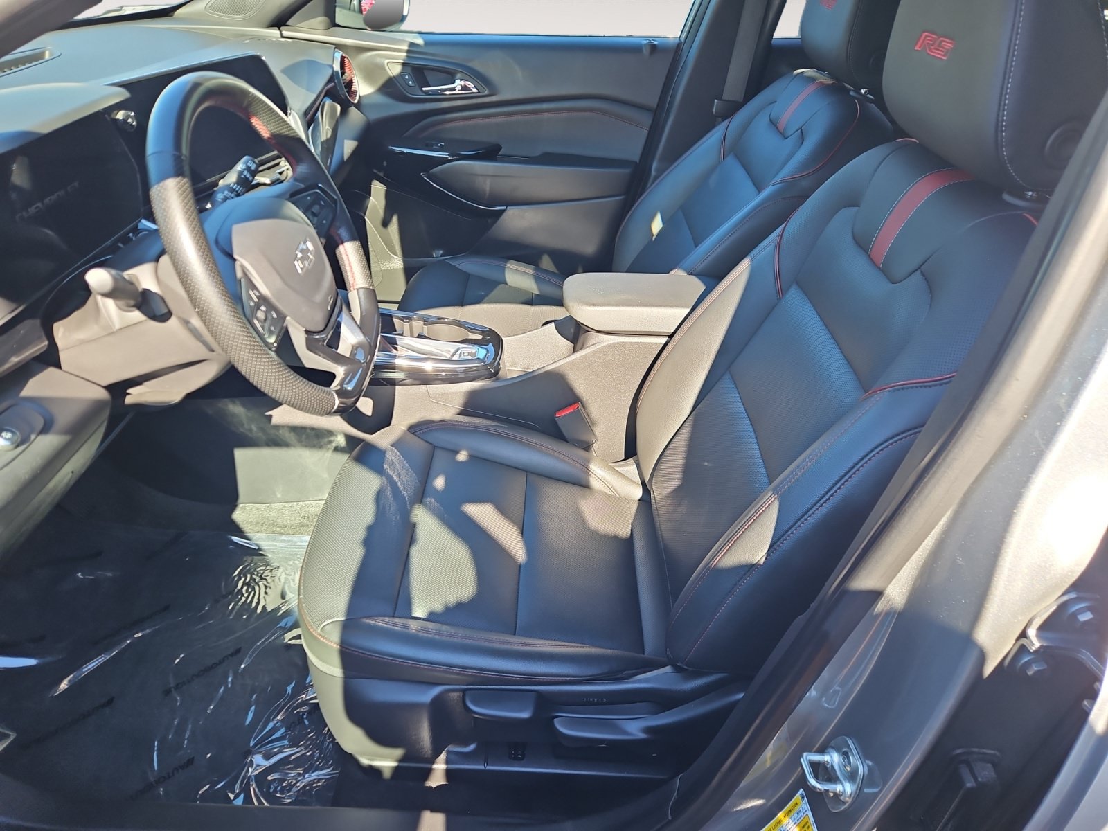 Used 2025 Chevrolet Trax RS w/ Sunroof Package FWD image 9