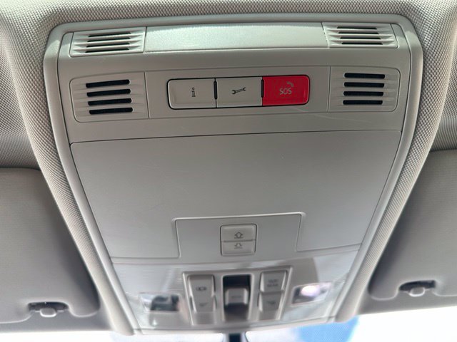 Used 2018 Volkswagen Tiguan SEL AWD/4WD image 25