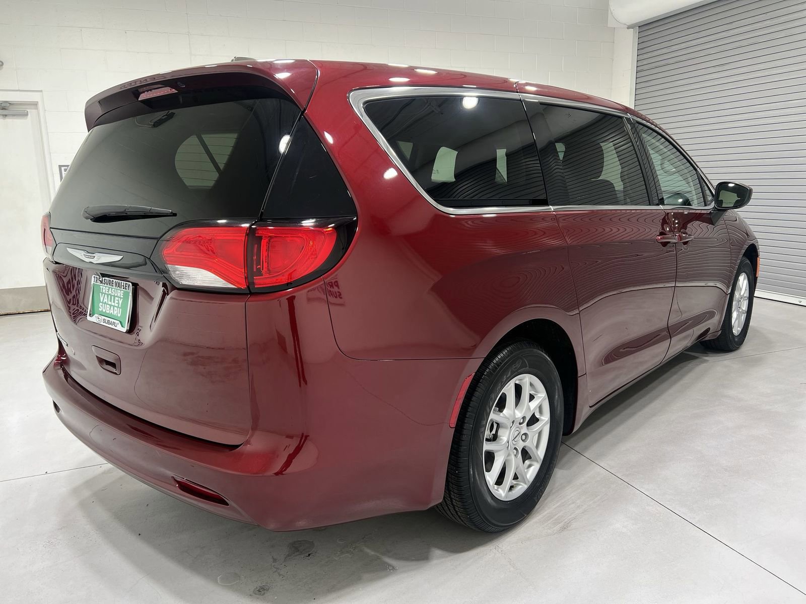 Used 2023 Chrysler Voyager LX FWD image 8