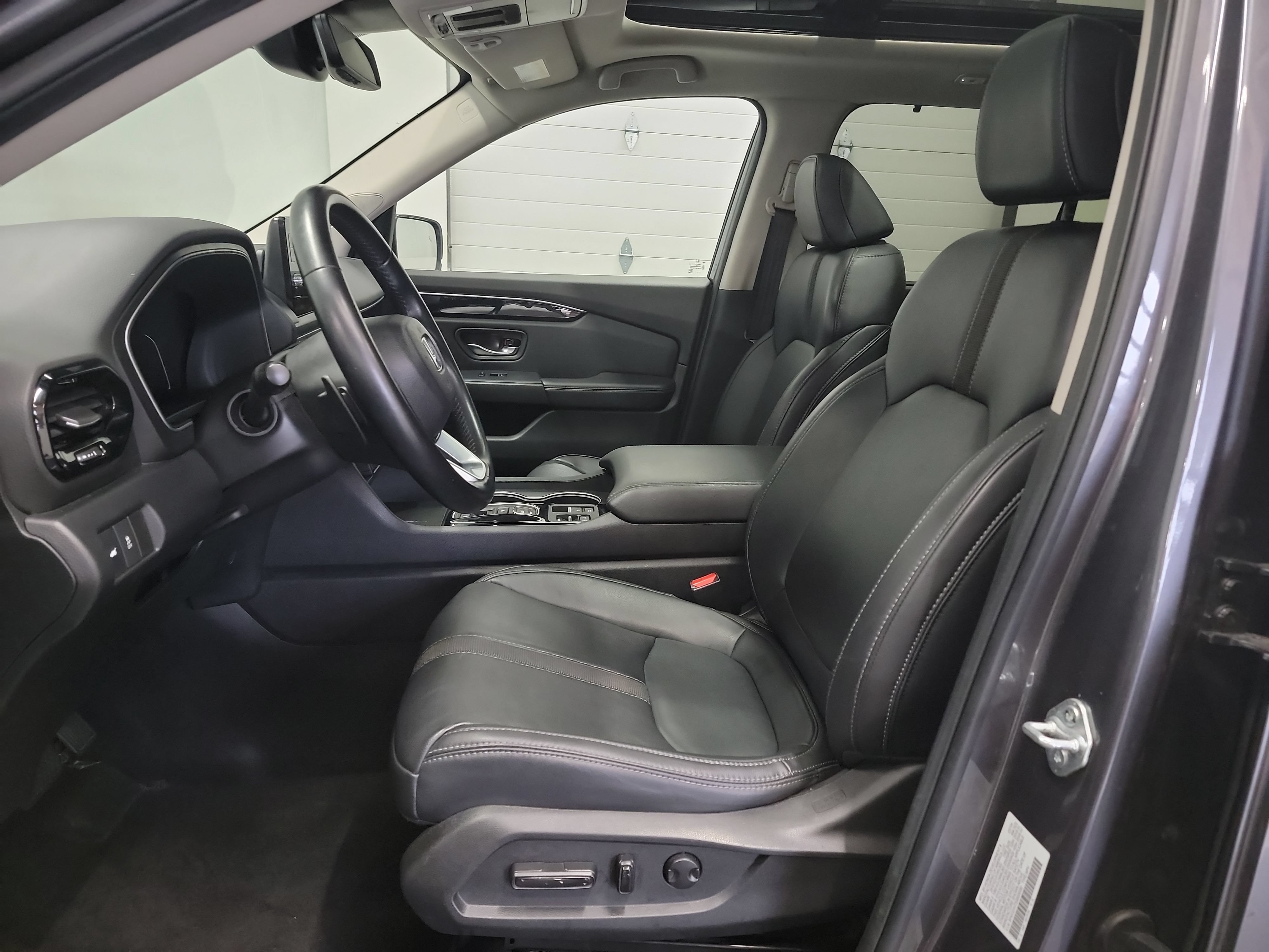 Used 2025 Honda Pilot Touring image 12