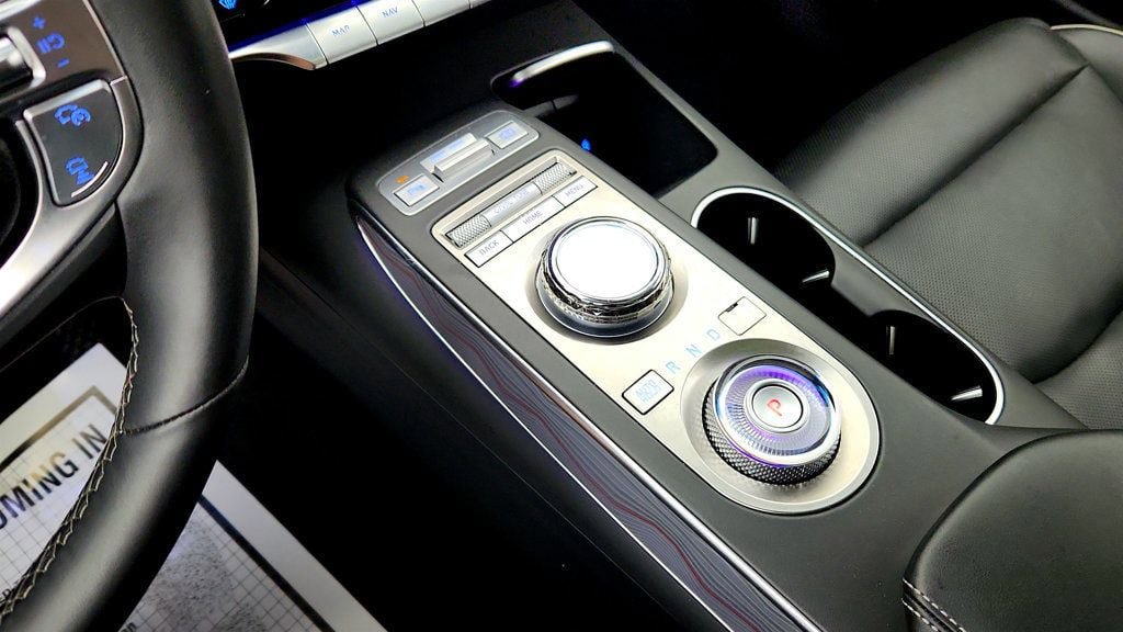 Used 2025 Genesis GV70 2.5T AWD/4WD image 17