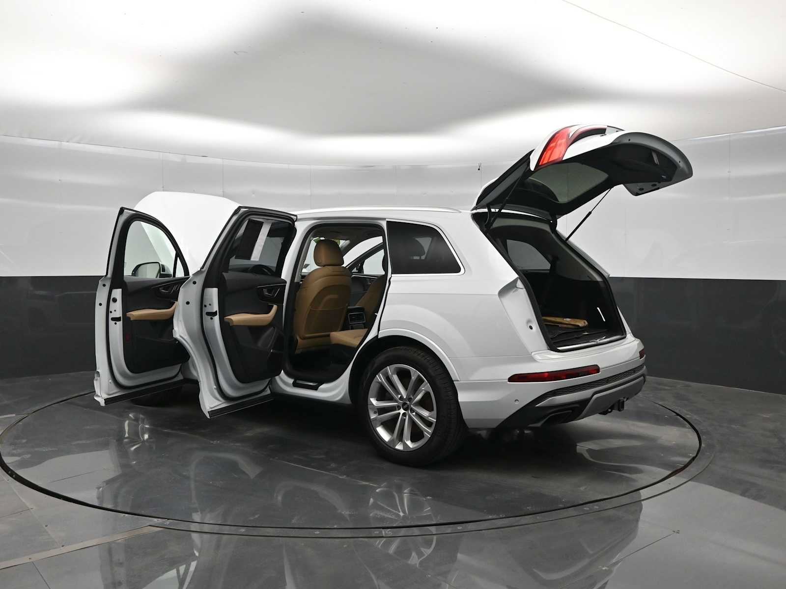 Used 2025 Audi Q7 3.0T Prestige w/ Prestige Package AWD/4WD image 42