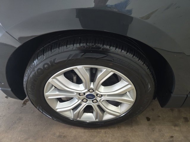 Used 2021 Ford Edge Titanium w/ Equipment Group 301A image 16