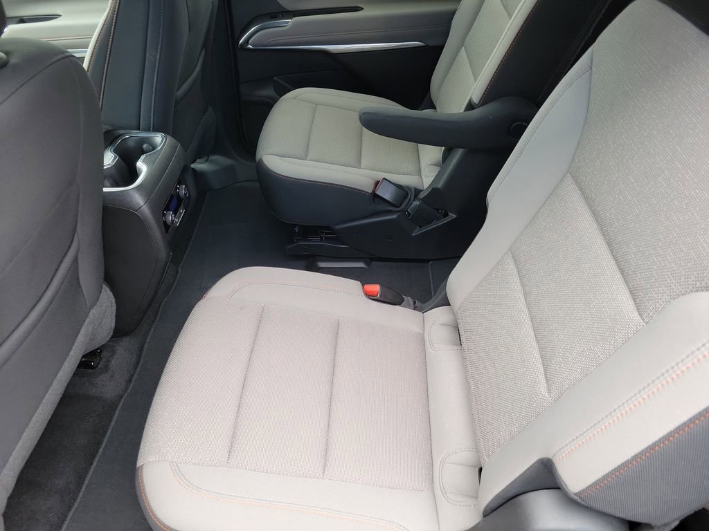 Used 2025 Chevrolet Traverse LT image 13