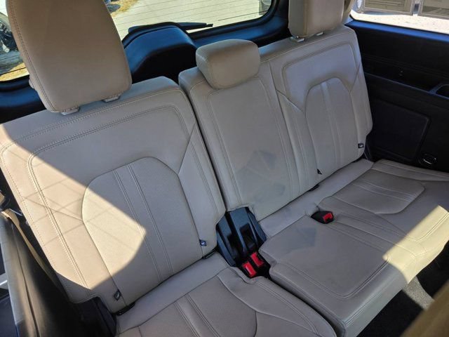 Used 2022 Ford Expedition Limited AWD/4WD image 38
