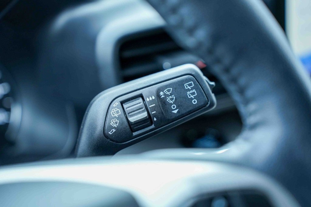 Used 2024 Ford Explorer XLT image 39