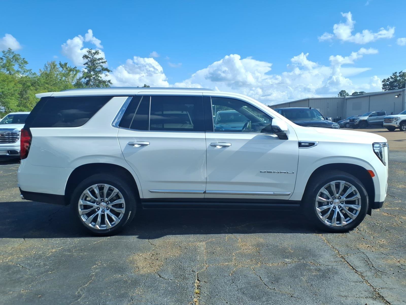 Used 2023 GMC Yukon Denali RWD image 3