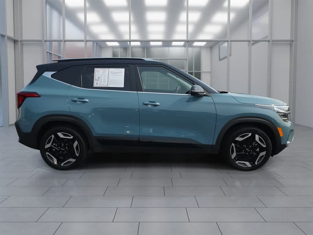 Used 2025 Kia Seltos SX AWD/4WD image 2