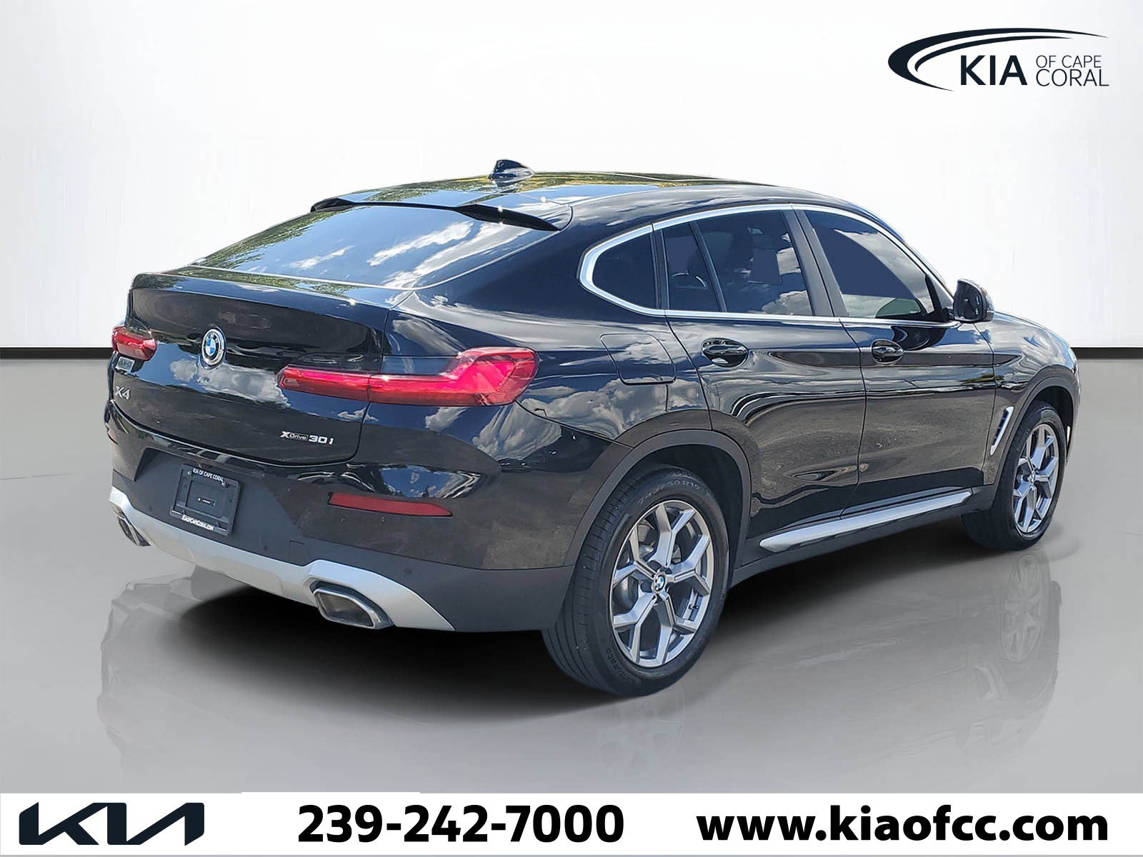 Used 2025 BMW X4 xDrive30i AWD/4WD image 4
